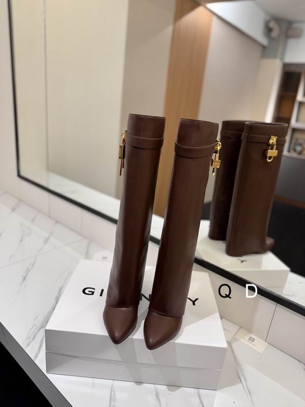 Leather Boots with Lock Detail