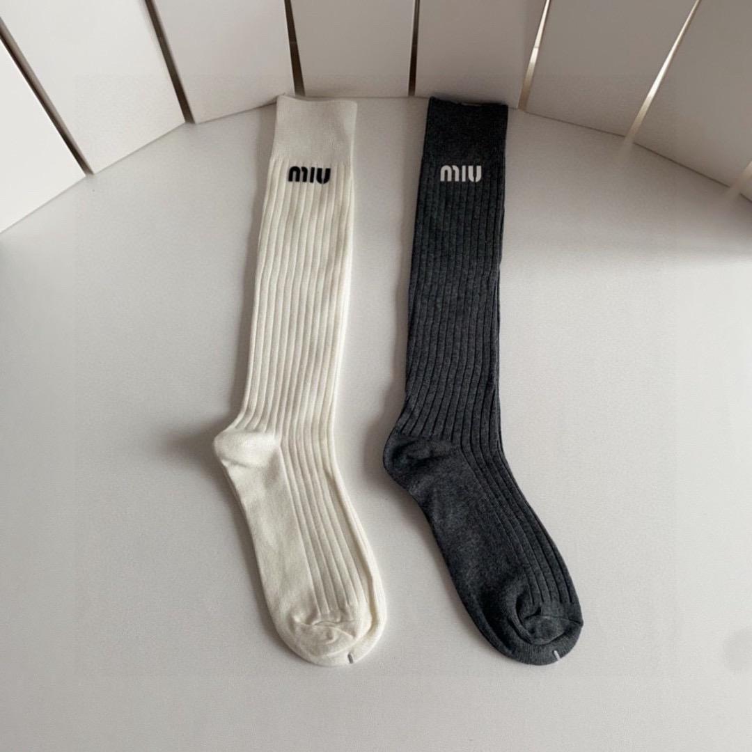 Ribbed Knee-High Socks