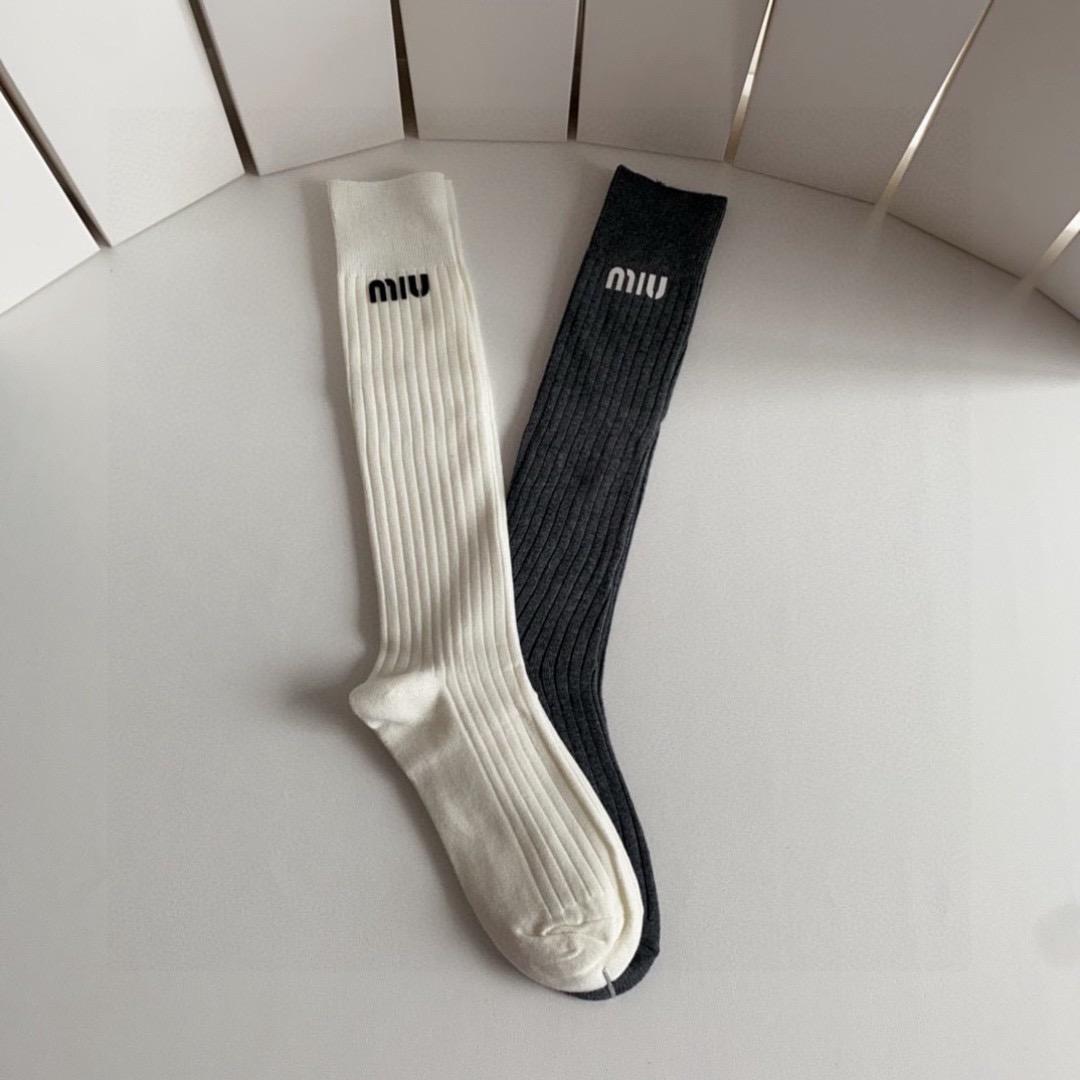 Ribbed Knee-High Socks