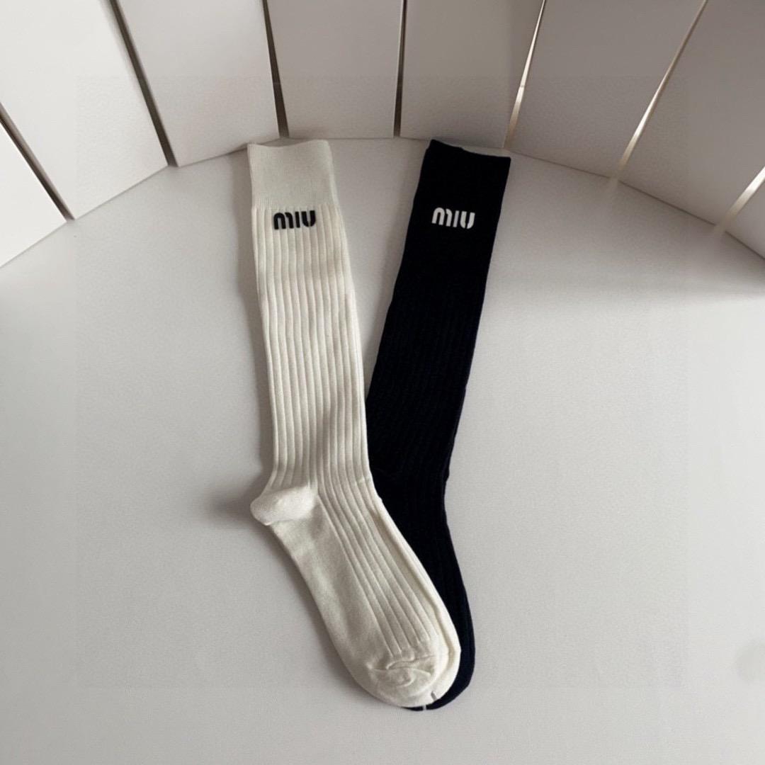 Ribbed Knee-High Socks