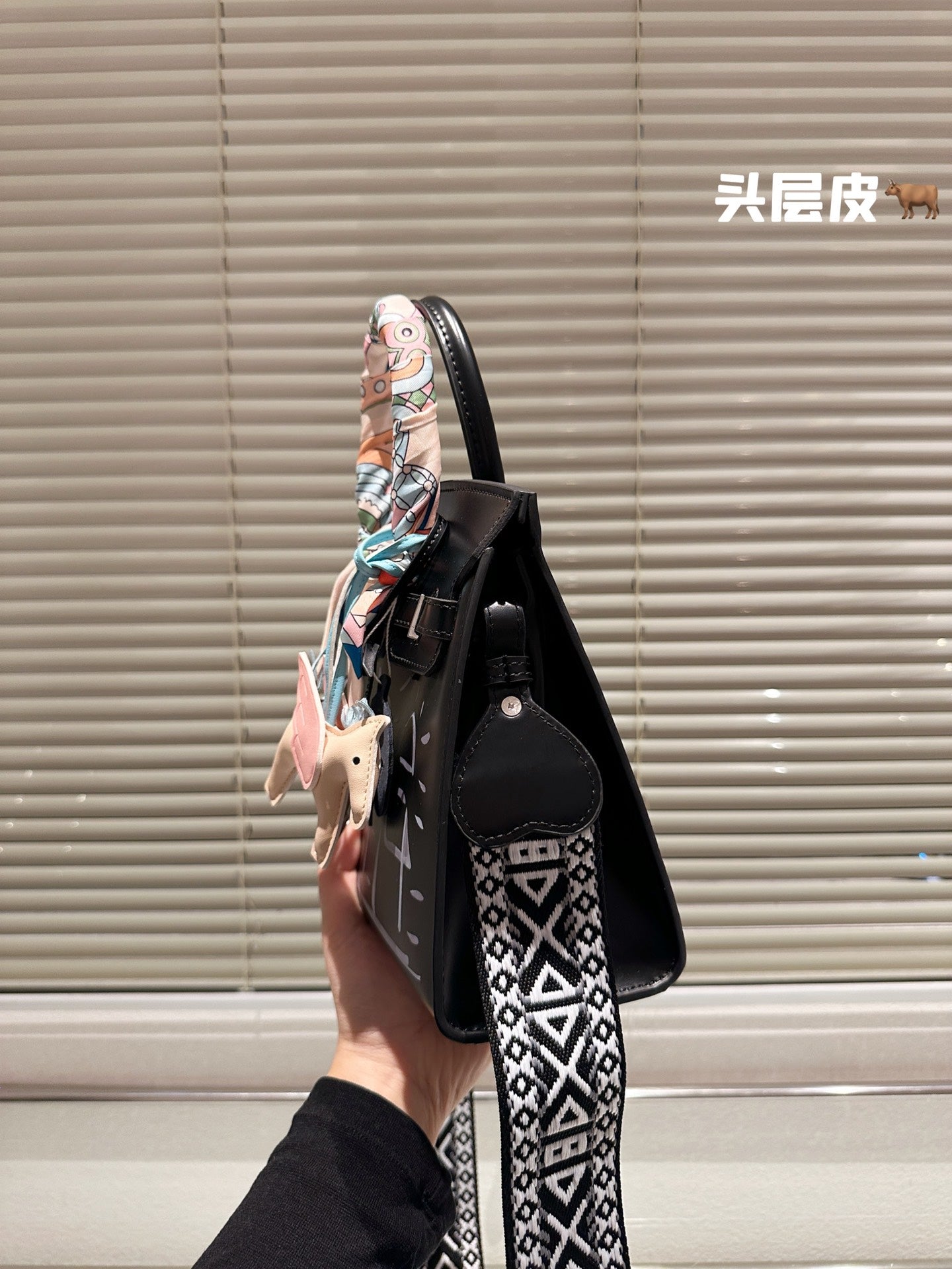 25 Litchi Leather – Premium Edition