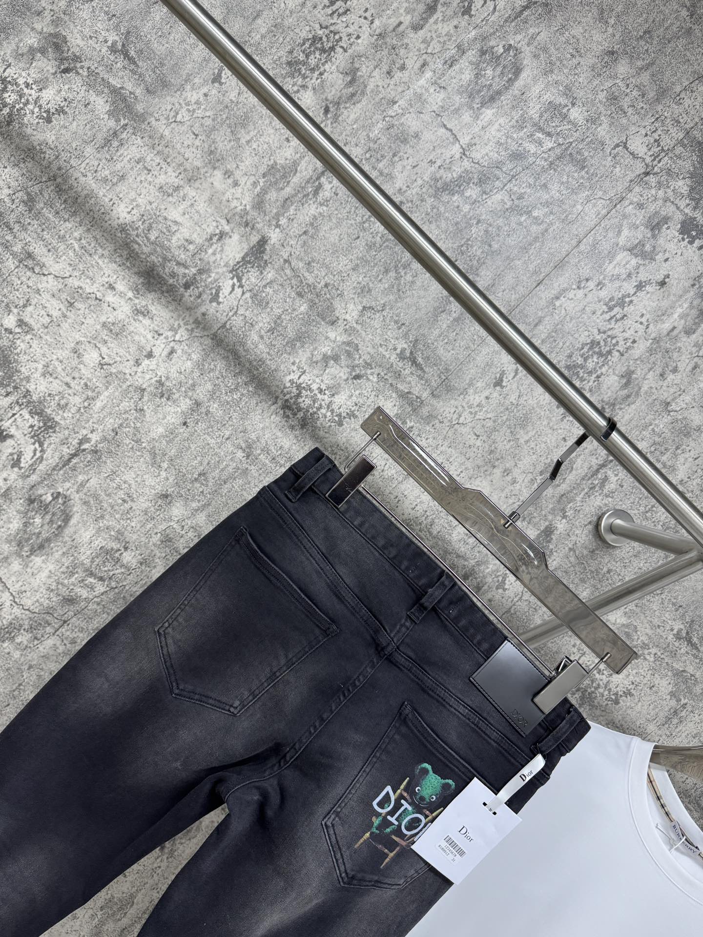 Men’s Slim-Fit Stretch Jeans