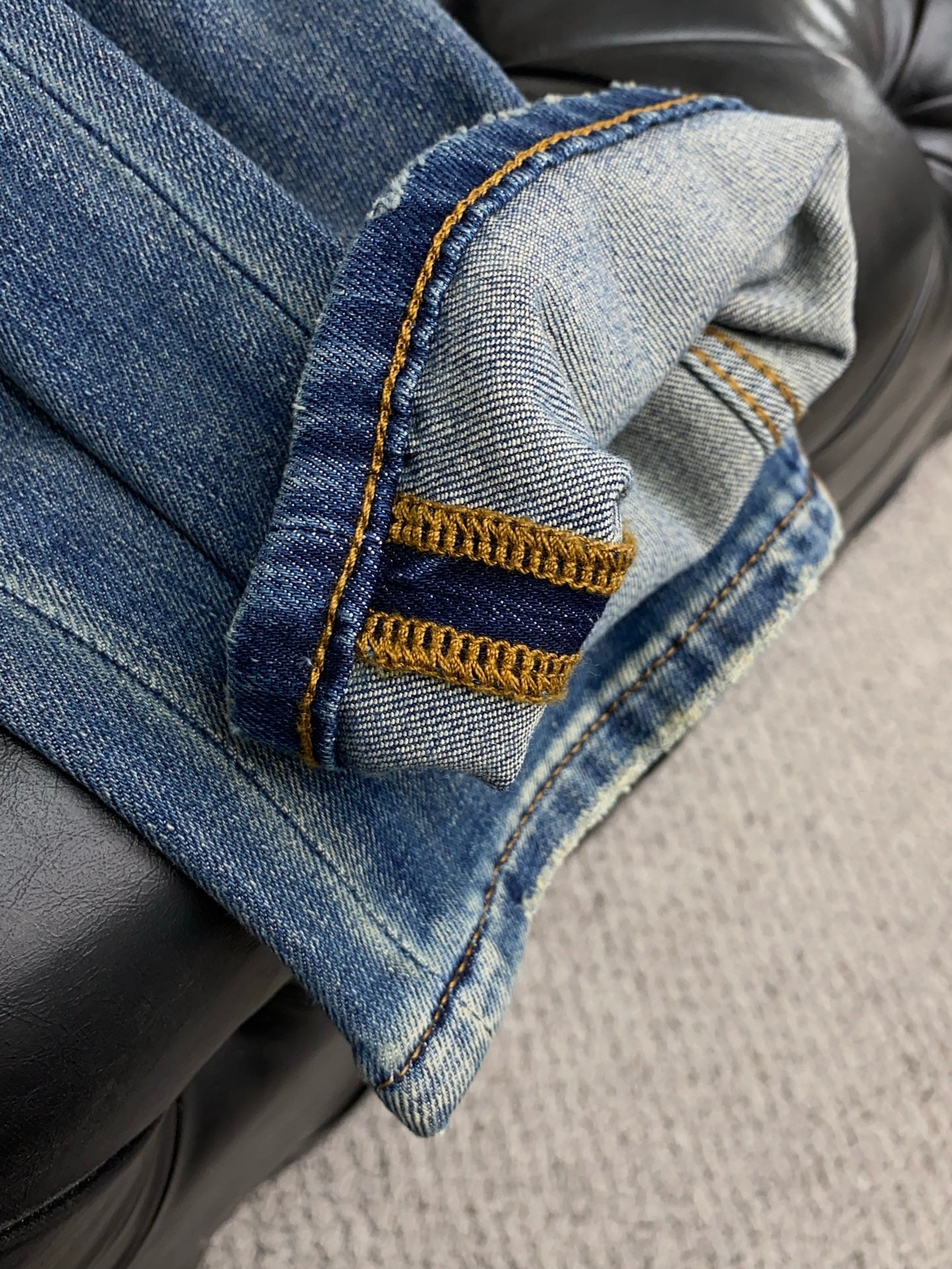 Men’s Straight-Leg Stretch Denim Jeans